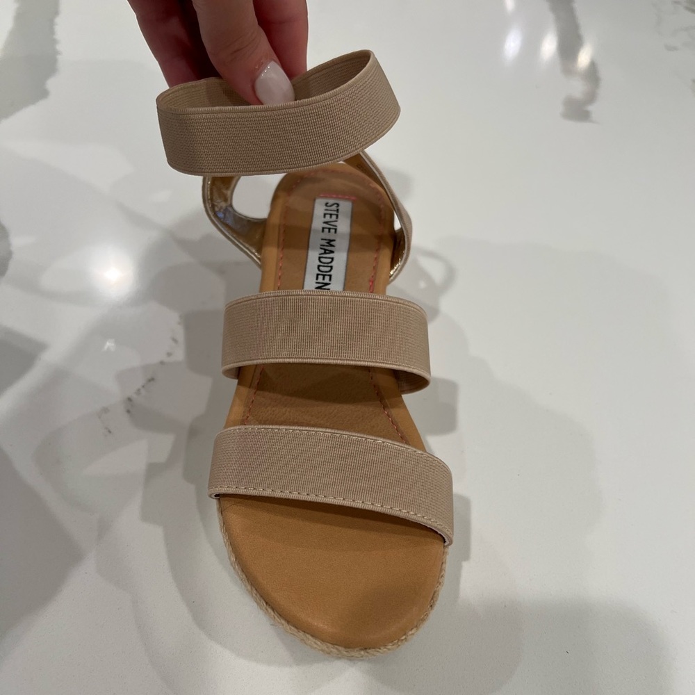 NEW Girls Steve Madden Size 13 sandals.